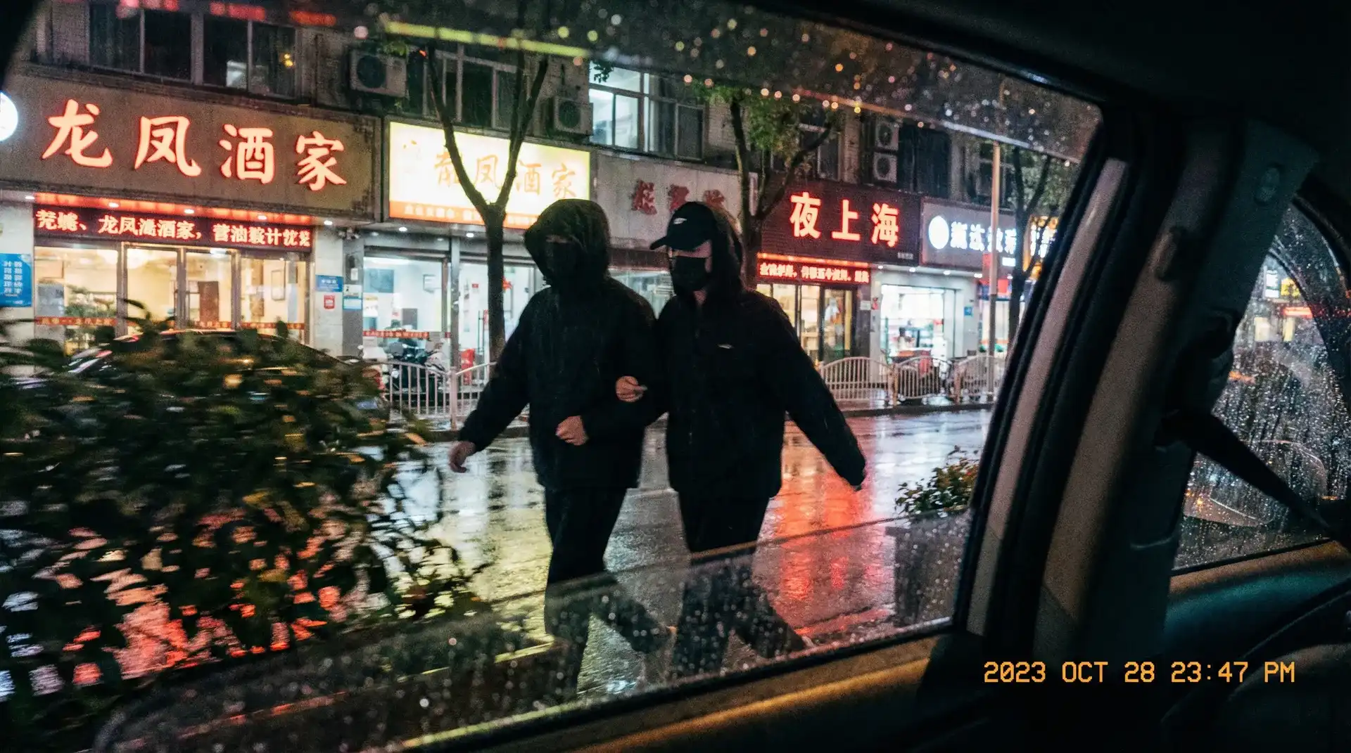 车震社区最新创作与精选视频 - 顶流明星深夜密会现场抓拍照片